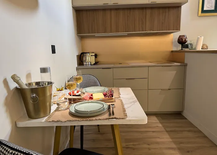 La Apartment *